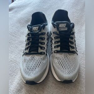 Nike Zoom Pegasus 32- grey and black
